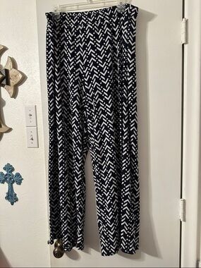 Roz & Ali Navy and White Geometric Wide-Leg Pants